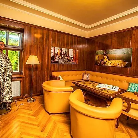 Manor House 3*