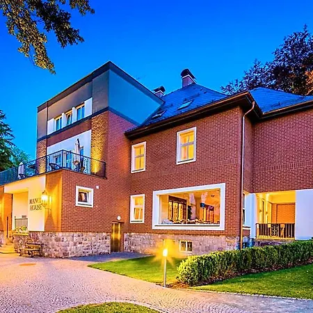 Manor House 3*