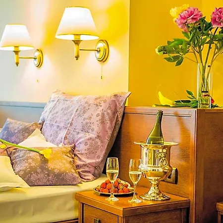 Manor House 3*