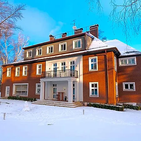 Manor House 3*