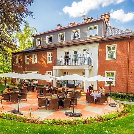 Hotel Manor House