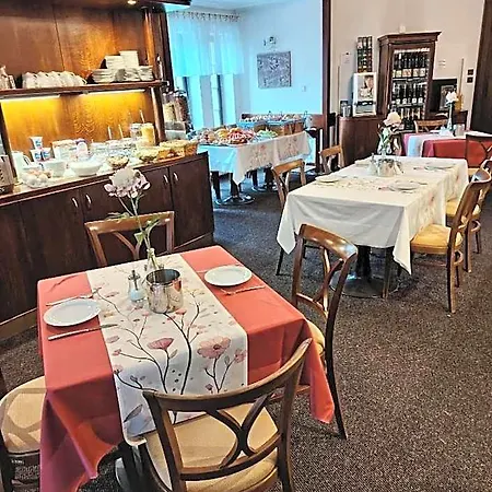 Manor House 3*