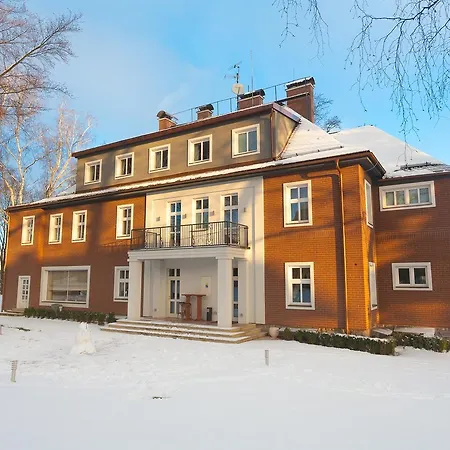 Manor House 3*