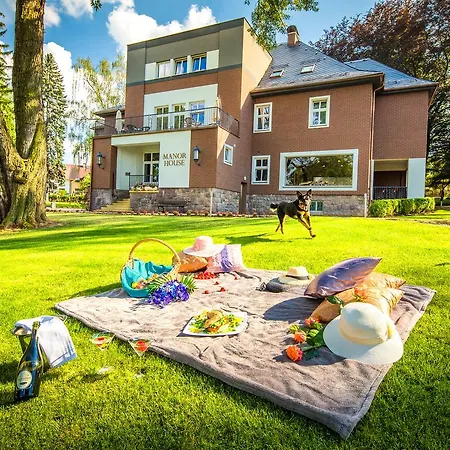 Hotel Manor House