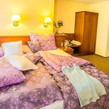 Manor House Hotel 3*