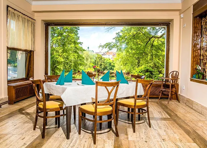 Manor House 3*